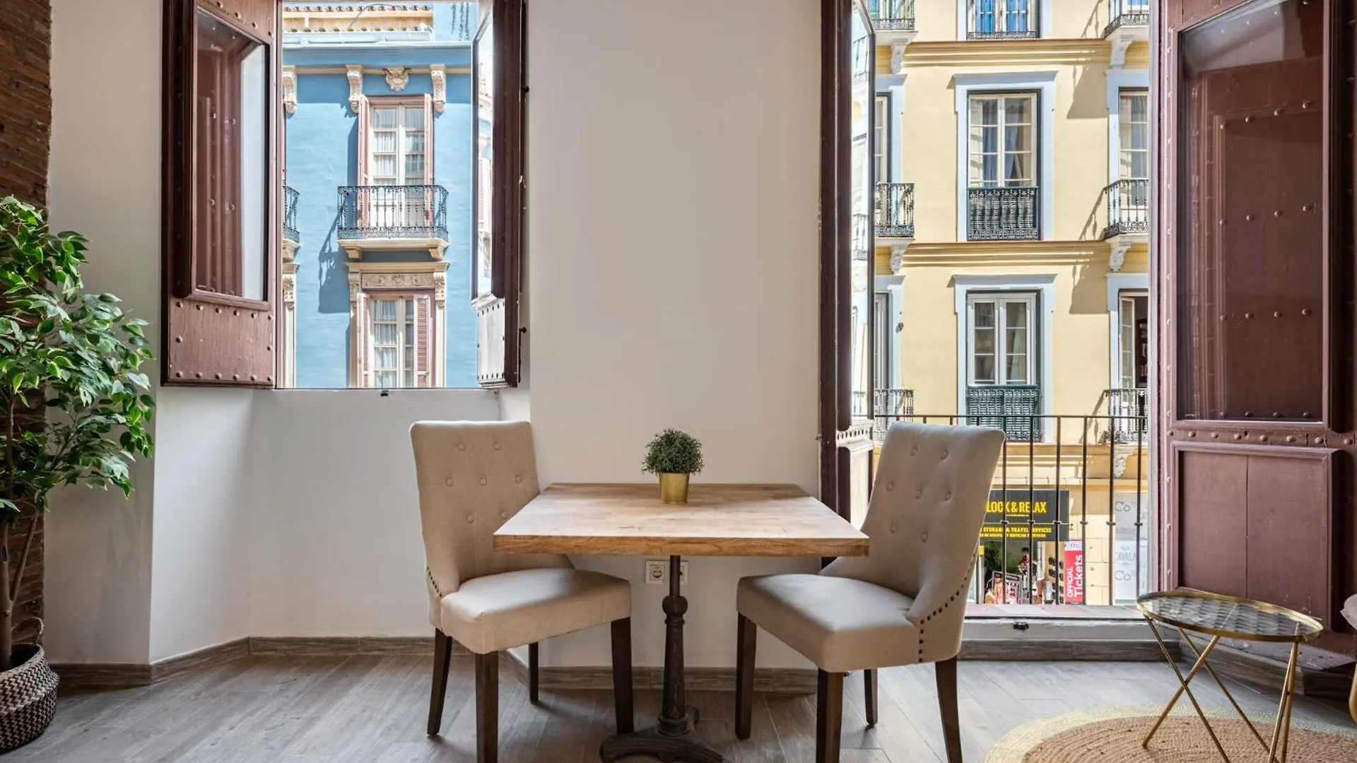 Апартаменты Best Location Centric Apt Малага Испания